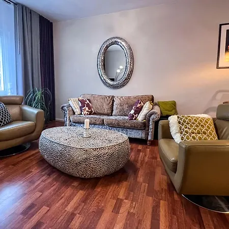 Appartement Big, And Charming On Schaafenstrasse