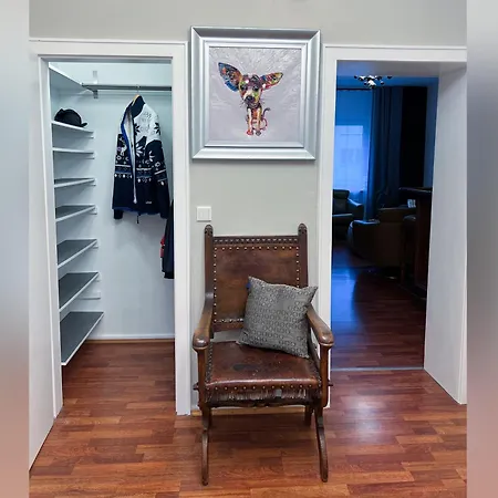 Big, And Charming On Schaafenstrasse Appartement Cologne