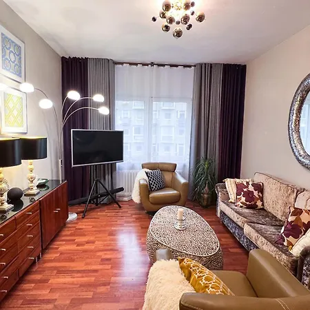 Appartement Big, And Charming On Schaafenstrasse *