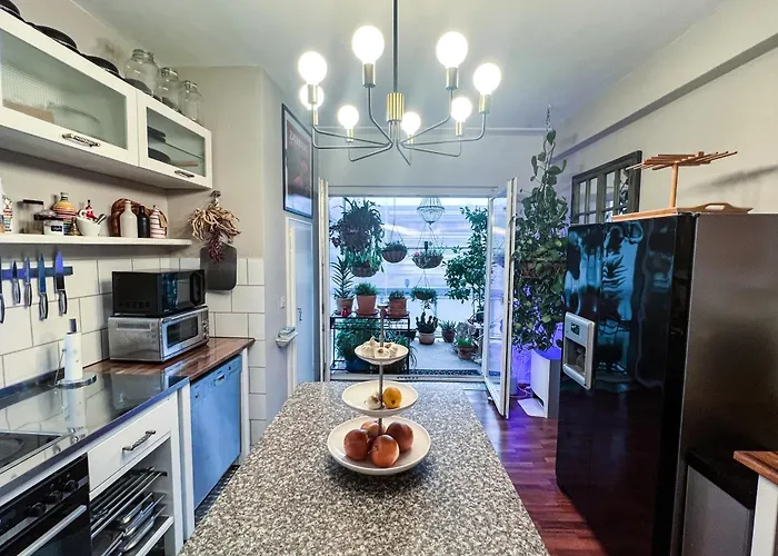 Big, And Charming On Schaafenstrasse *