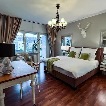 Big, And Charming On Schaafenstrasse * Colonia