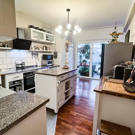 Big, And Charming On Schaafenstrasse *