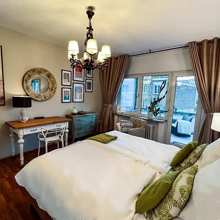 Big, And Charming On Schaafenstrasse *