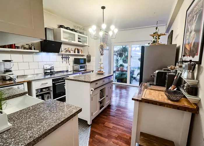 Big, And Charming On Schaafenstrasse *