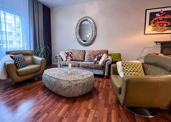 Daire Big, And Charming On Schaafenstrasse