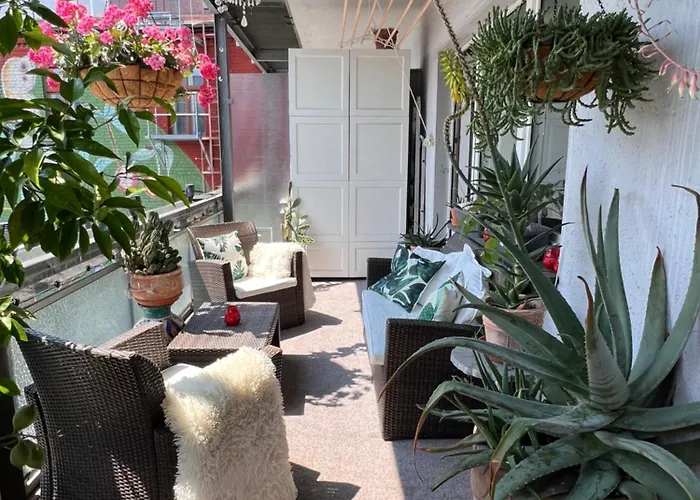 Big, And Charming On Schaafenstrasse Daire *