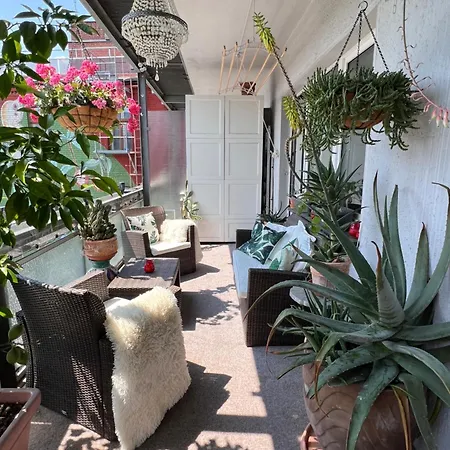 Big, And Charming On Schaafenstrasse Apartman *