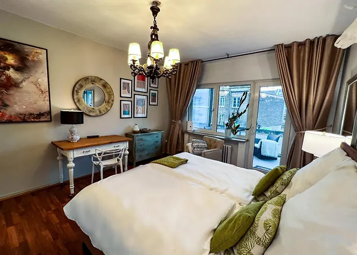 Big, And Charming On Schaafenstrasse *